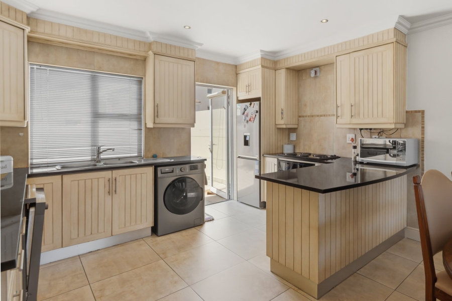 4 Bedroom Property for Sale in Harbour Island Western Cape